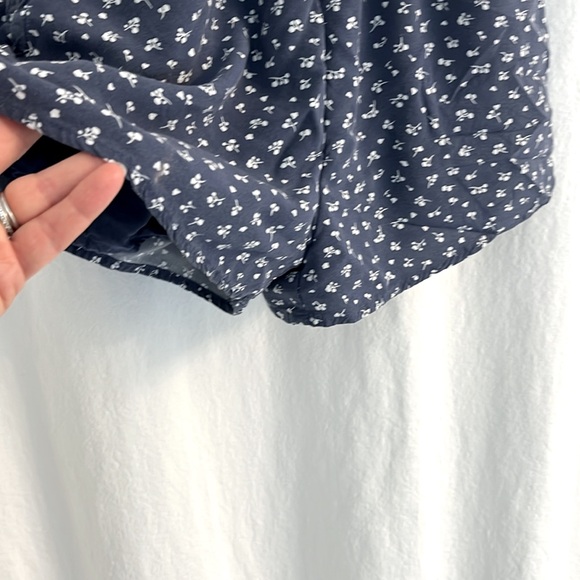 Size 9/10 Abercrombie Kids Blue and White romper - Picture 4 of 6